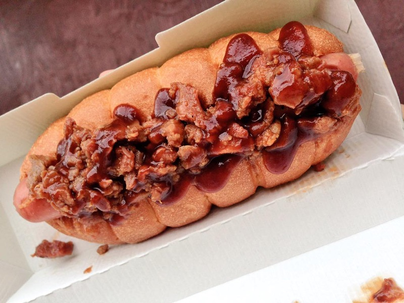 Illustration for article titled Tokyo Disneyland Has Coke-Flavored Hot Dogs? Kind Of!